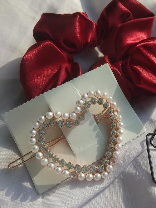 hair accessories hair clips white color  - 18330372 - Very Small Image - 1