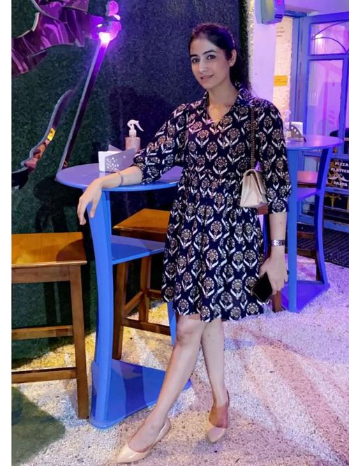 ladies dress  - 18341693 - Very Small Image - 1