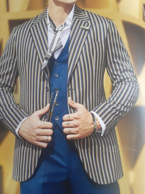 deziner 3 pieces suit  - 18371890 - Very Small Image - 1