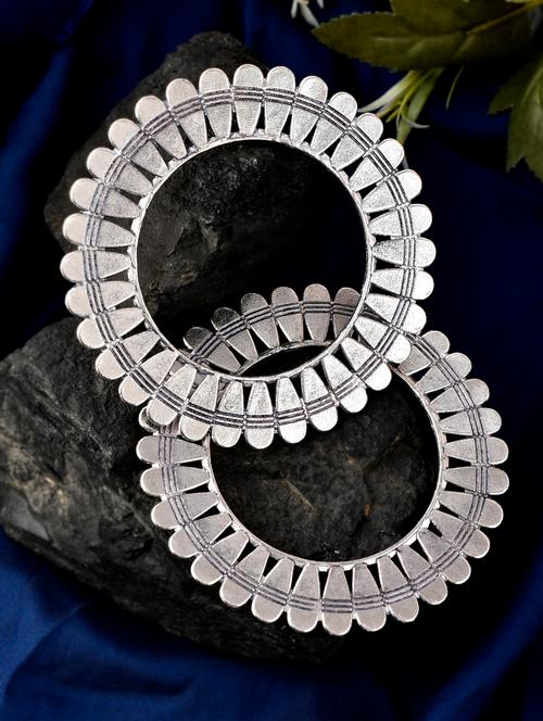set of 2 silver toned oxidised handcrafted bangles - 18380047 - Very Small Image - 1