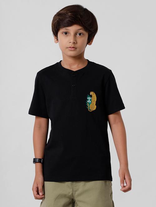 black graphic regular t-shirt - 18391621 - Very Small Image - 1