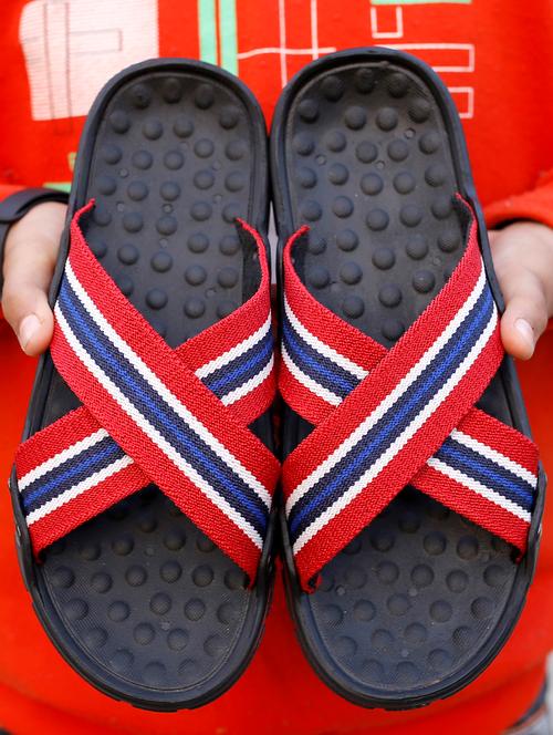 men red stripes slip on flip flop - 18444147 - Very Small Image - 1