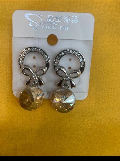 women stylish earring  - 18445670 - Very Small Image - 1