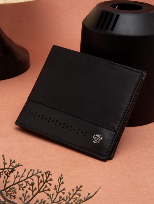 black leather wallet - 18458699 - Very Small Image - 1