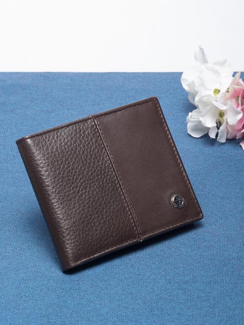 brown leather wallet - 18458741 - Very Small Image - 1