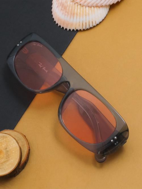 lyon square in brown sunglasses  - 18462465 - Very Small Image - 1