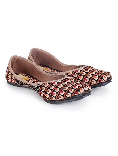 women embroidered ethnic juttis - 18463449 - Very Small Image - 1