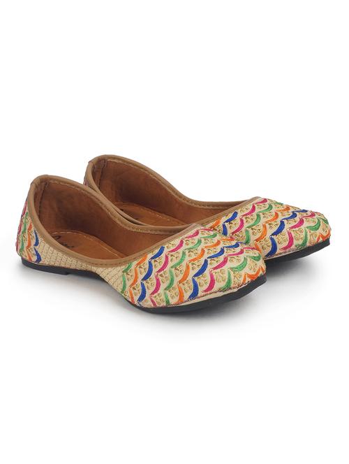 women embroidered ethnic juttis - 18463472 - Very Small Image - 1