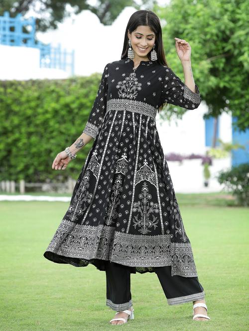 women three quarter sleeve anarkali kurta palazzo set - 18465760 - Very Small Image - 1