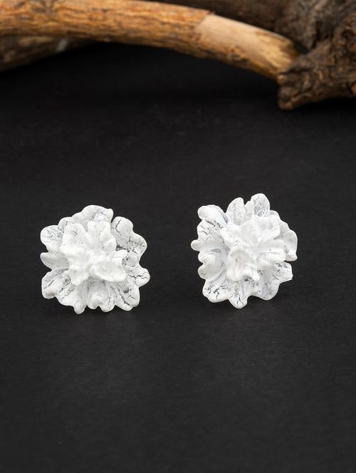 white brass studs earring - 18498436 - Very Small Image - 1