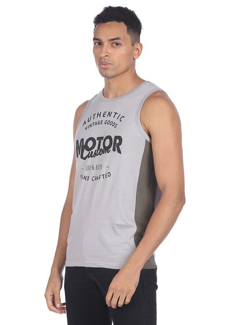 round neck chest print t-shirt  - 18508938 - Very Small Image - 1