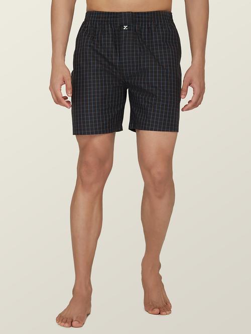 black checkered boxer - 18523712 - Very Small Image - 1