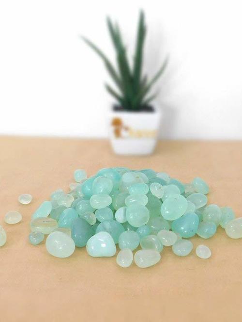 stone polished glossy decortaive onyx  pebbles stones for home decor, garden, table decoration and vase fillers green - 18526376 - Very Small Image - 1
