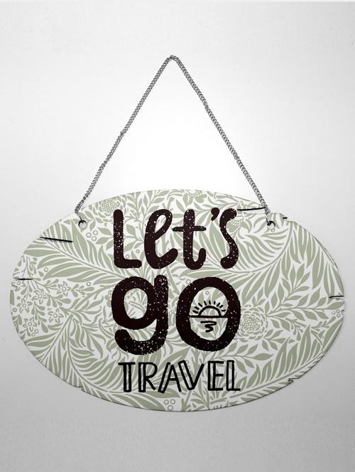 bloggers are born in august printed wall hanging board birthday gift (oval shape)| - 18564118 - Very Small Image - 1