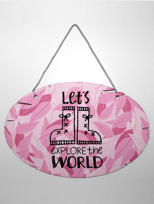 bloggers are born in august printed wall hanging board birthday gift (oval shape)| - 18564150 - Very Small Image - 1