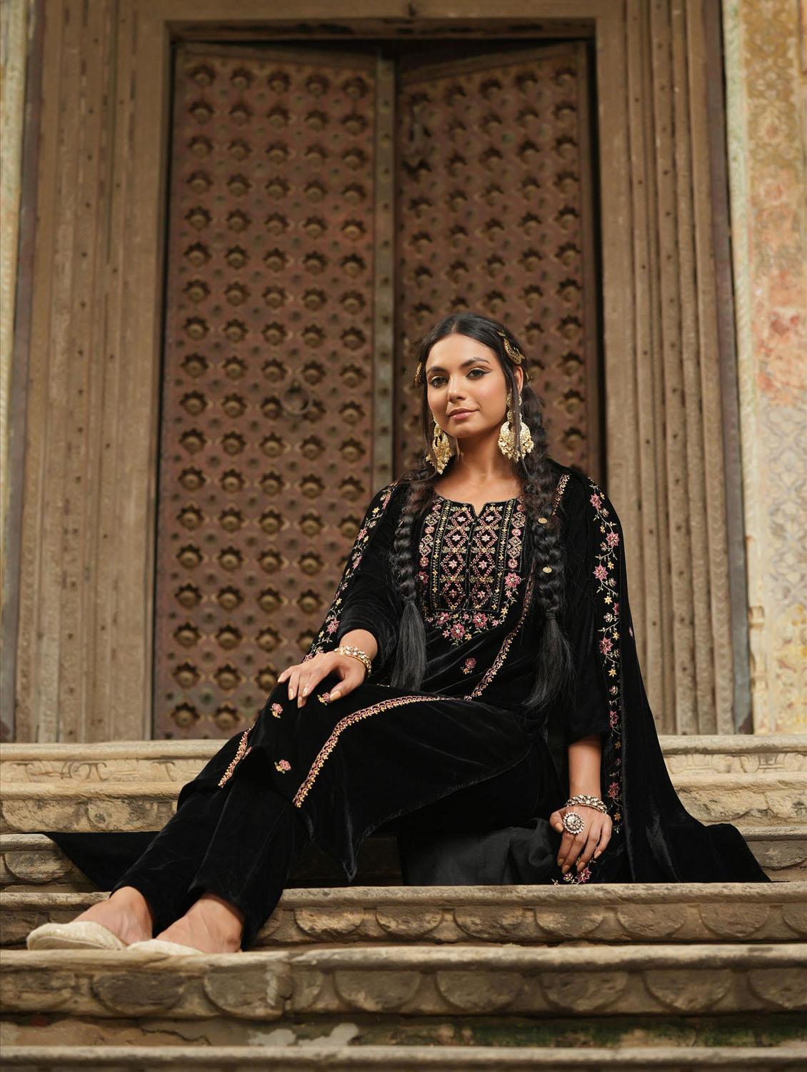 embroidered kurta pant set with dupatta - 18576148 - Zoom Image - 4