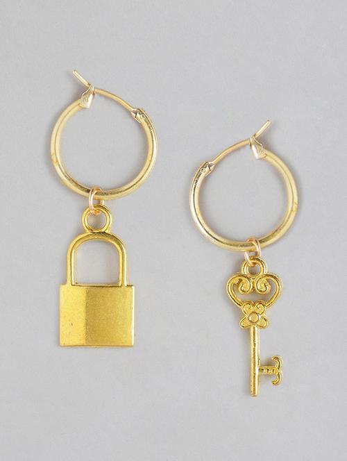 gold metal drop earring - 18585710 - Very Small Image - 1