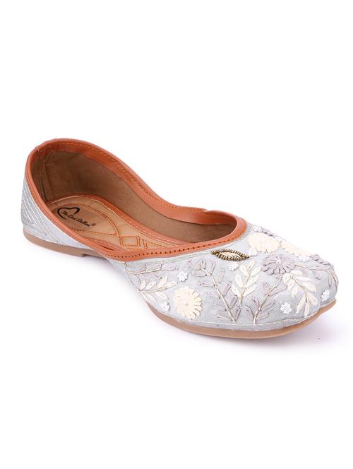 women embellished slip on mojaris - 18634468 - Very Small Image - 1