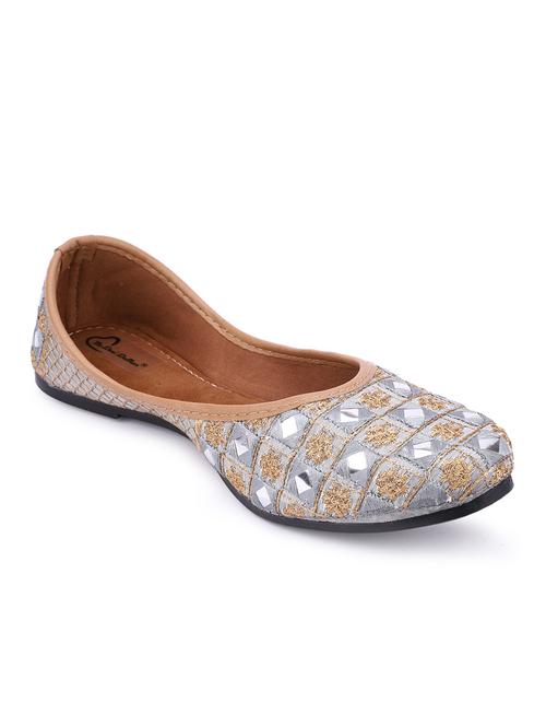 women embroidered mojari  - 18634472 - Very Small Image - 1