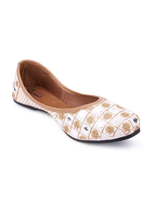 women embroidered mojari  - 18634475 - Very Small Image - 1