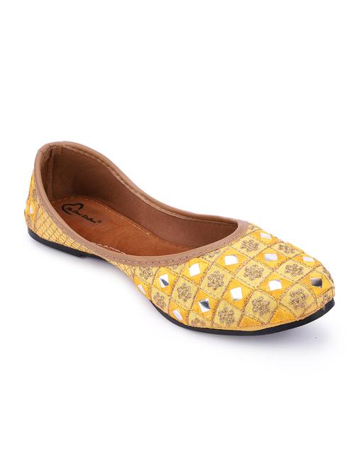 women embroidered mojari  - 18634476 - Very Small Image - 1