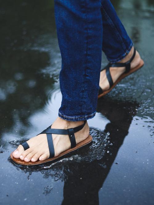 women solid back strap sandal - 18637008 - Very Small Image - 1