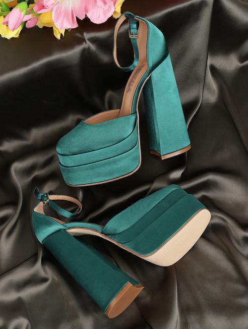 women green ankle strap sandal - 18650719 - Very Small Image - 1