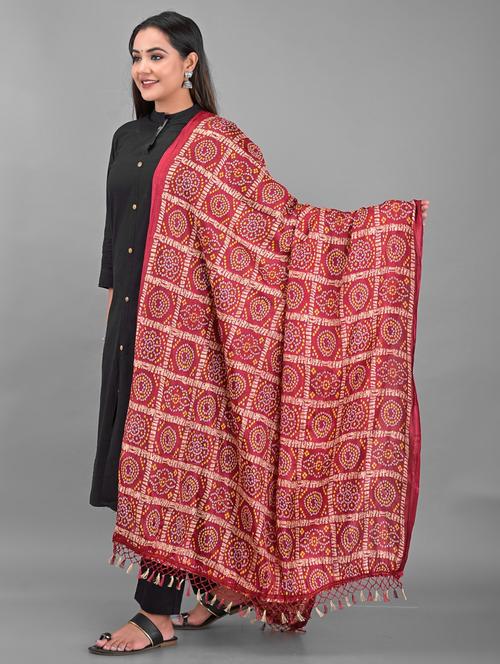 red bandhani printed dupatta - 18906793 - Very Small Image - 1