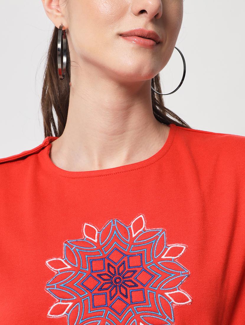 women's straight round neck top - 19108589 - Standard Image - 4