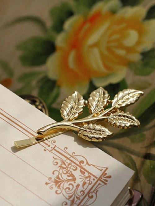 gold toned hair pin - 19299818 - Very Small Image - 1