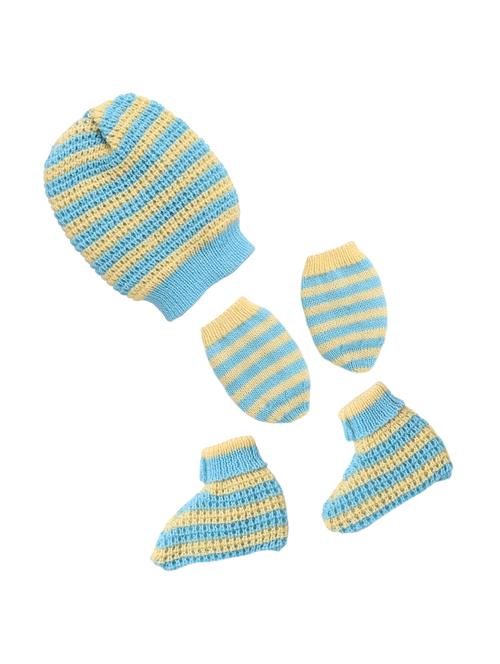 wool cap with pair of mittens & socks - 19335204 - Very Small Image - 1