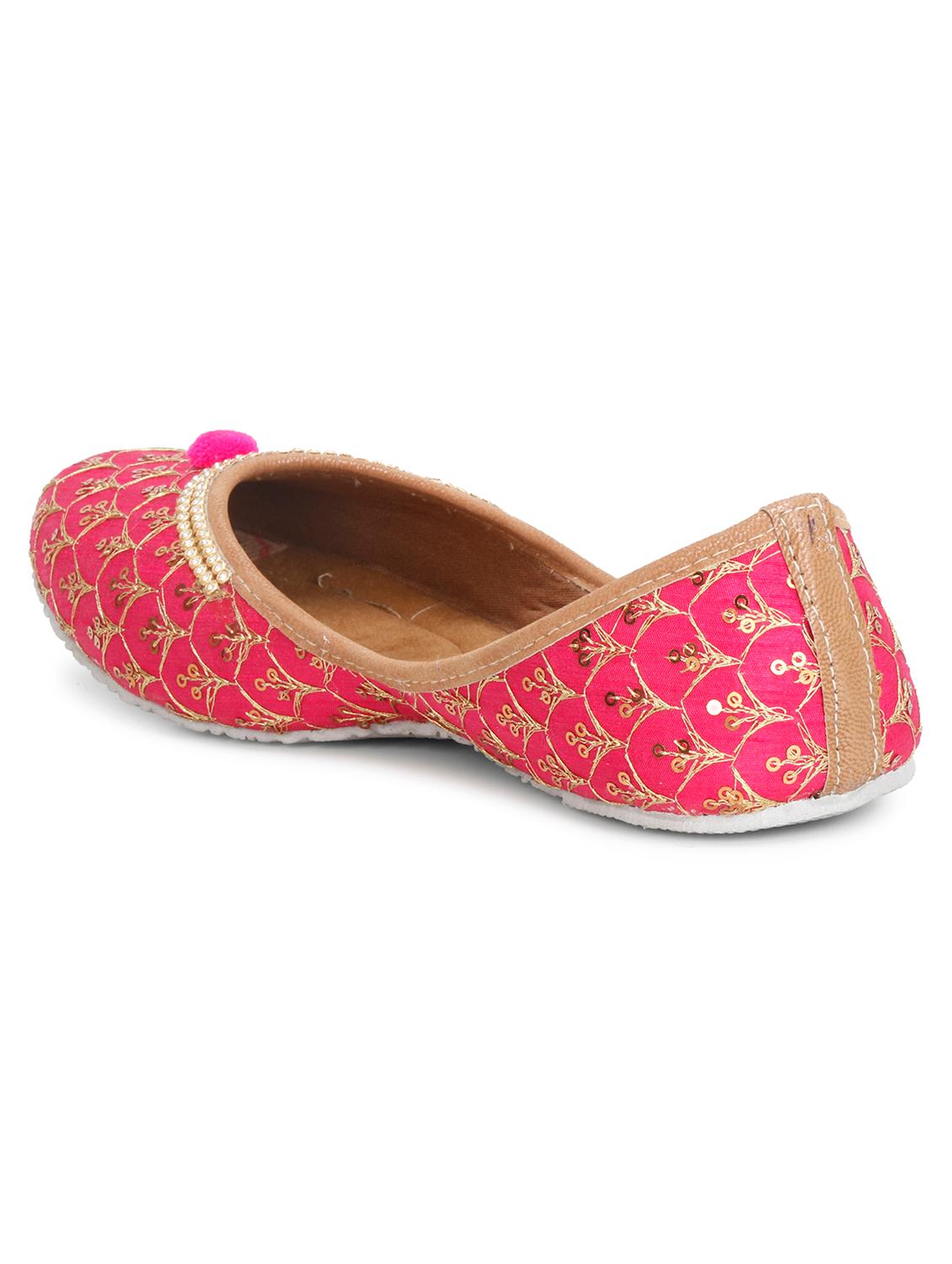 women embroidered jutis - 19436584 - Standard Image - 3