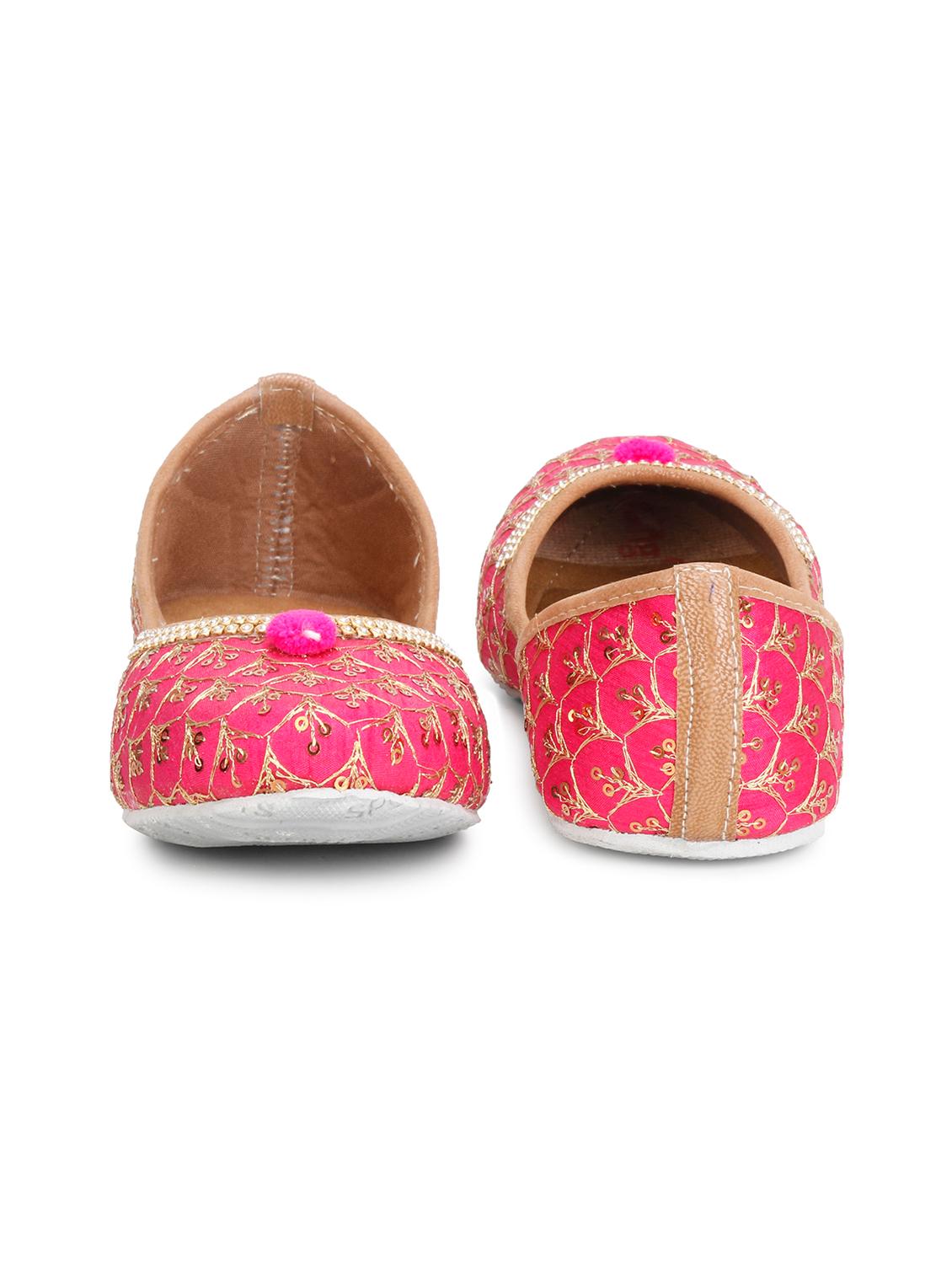 women embroidered jutis - 19436584 - Standard Image - 4