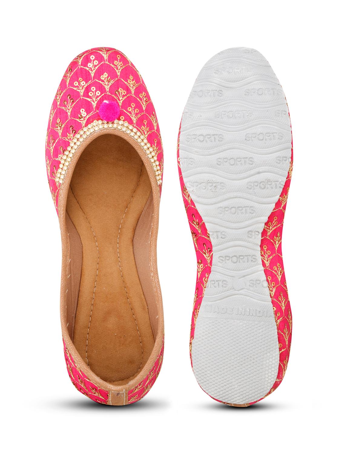 women embroidered jutis - 19436584 - Zoom Image - 5