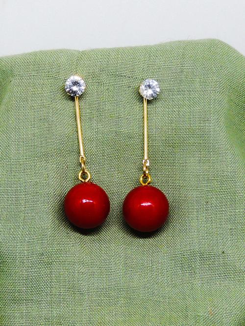 gold plated drop earring - 19666745 - Very Small Image - 1