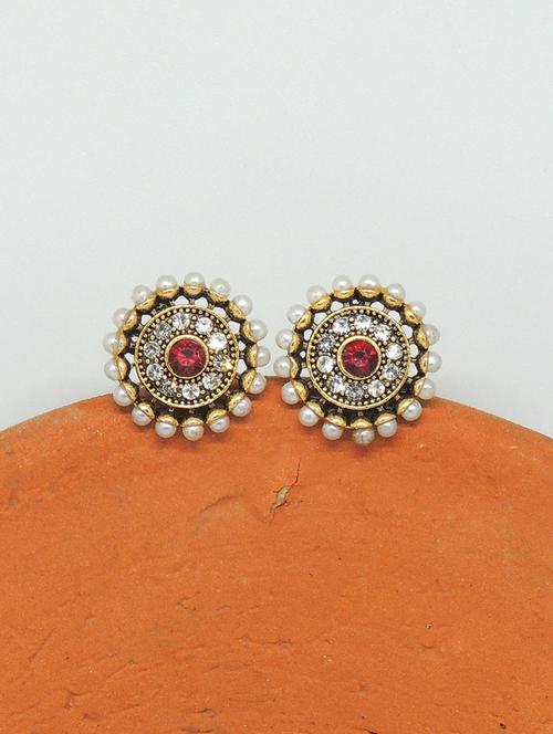gold brass studs earring - 19666932 - Very Small Image - 1