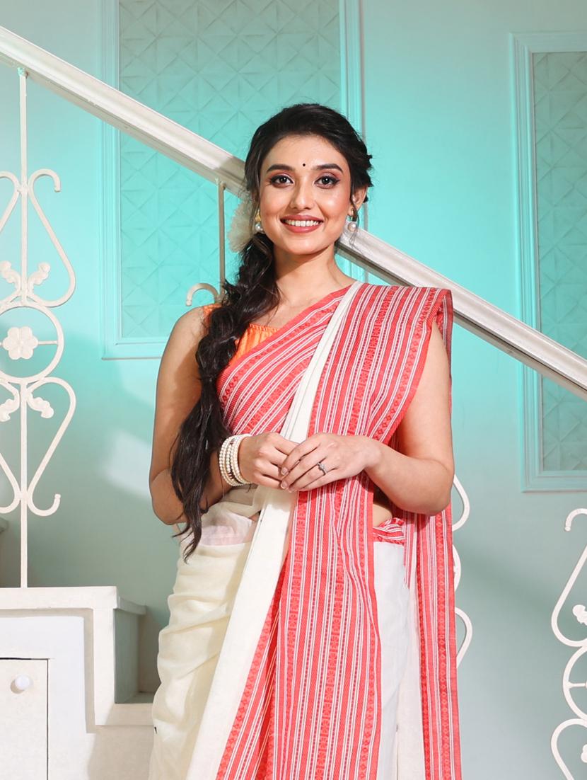 women's self design white colored saree with blouse - 19696108 - Zoom Image - 2