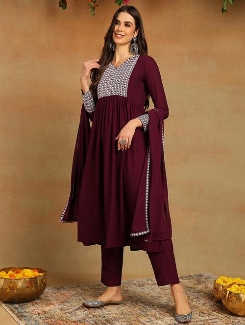 embroidery work suit set - 19817526 - Very Small Image - 1