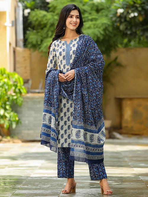 printed kurta pant set with dupatta - 19817929 - Very Small Image - 1