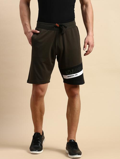 men solid mid rise shorts - 19864088 - Very Small Image - 1