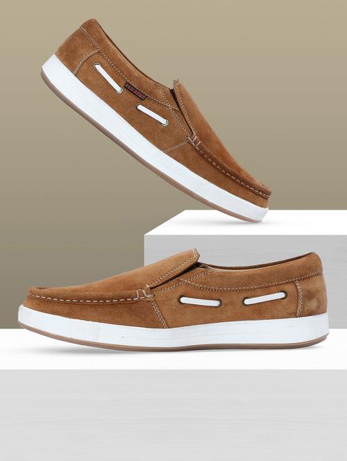 brown leather slip on boatshoes - 19969816 - Very Small Image - 1