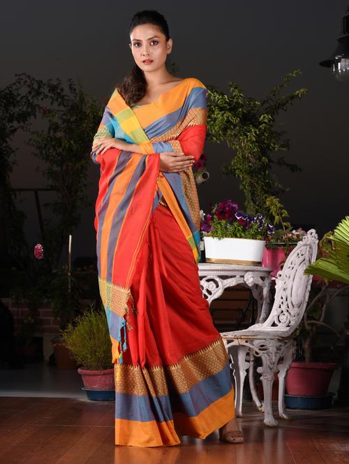 red self design woven saree with blouse - 19992841 - Very Small Image - 1