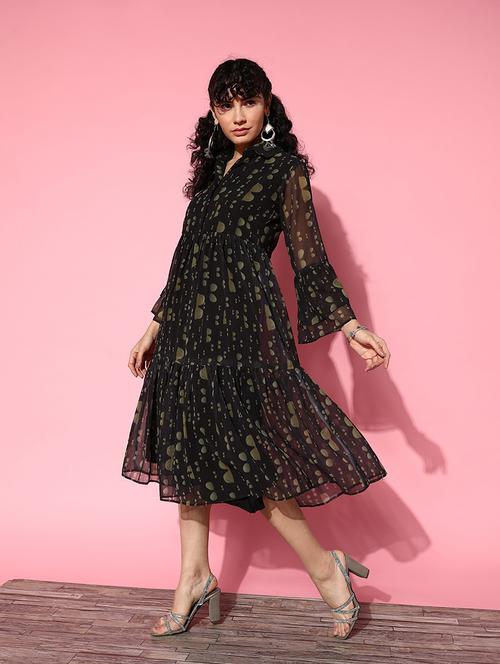 women black shirt collar tiered dress - 20225516 - Very Small Image - 1