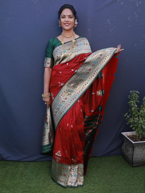 women's self design red colored saree with blouse - 20290754 - Very Small Image - 1