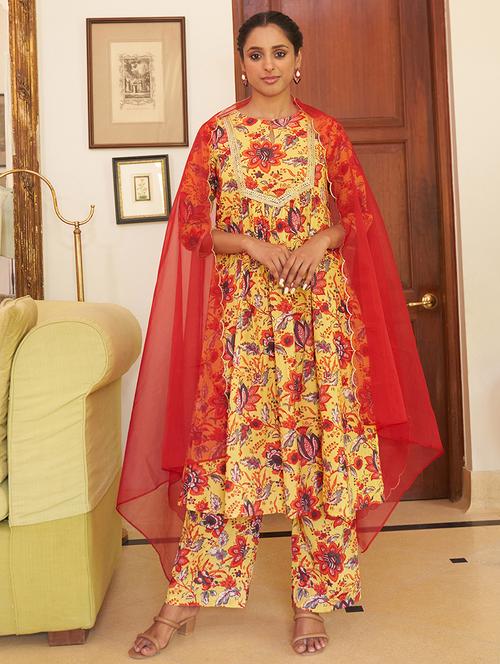 women three quarter sleeve kurta palazzo with dupatta set - 20474367 - Very Small Image - 1