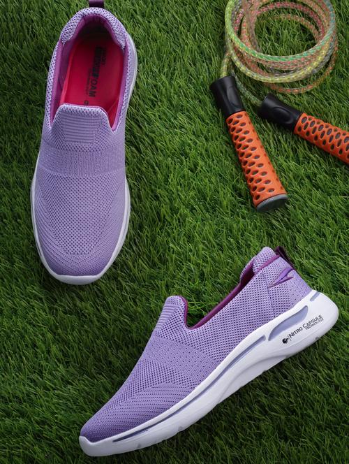 women running sports shoes - 20571931 - Very Small Image - 1