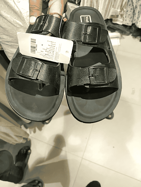 assorted pu (polyurethane) flip flops - 20716468 - Very Small Image - 1