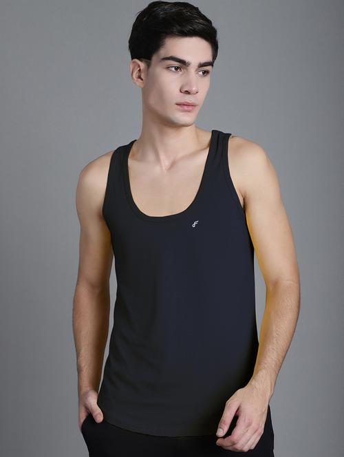man solid sleeveless vest - 20727157 - Very Small Image - 1