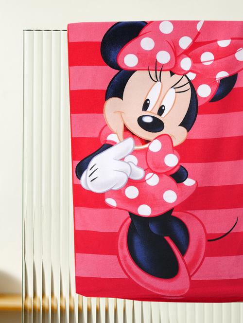 red cotton bath towel - 20958248 - Very Small Image - 1