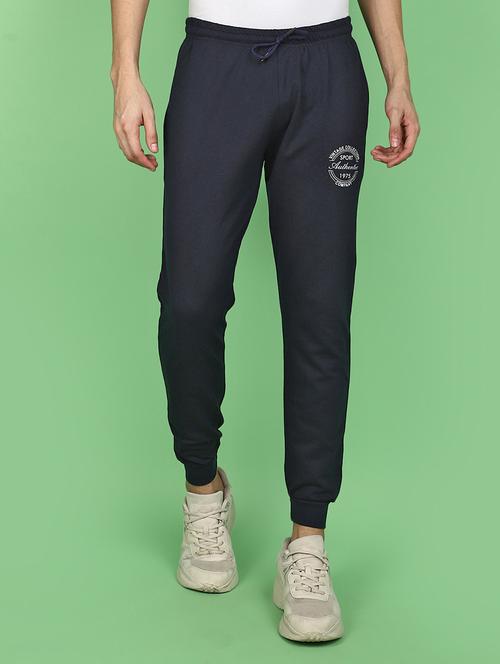 men navy blue placement print mid rise jogger - 20962430 - Very Small Image - 1